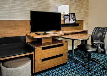 Fairfield Inn & Suites by Marriott Van Canton Area hotel thumbnail 5