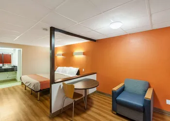 Motel 6 Fort Worth, TX - Stockyards hotel thumbnail 4