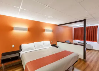 Motel 6 Fort Worth, TX - Stockyards hotel thumbnail 6