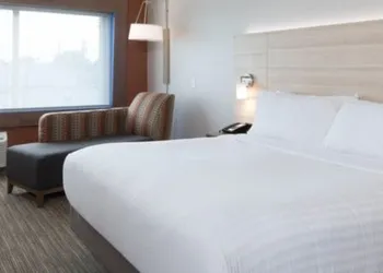 Holiday Inn Express and Suites Kalamazoo West by IHG hotel thumbnail 2