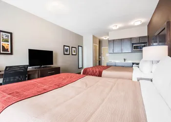 Comfort Inn & Suites hotel thumbnail 8