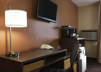 Super 8 by Wyndham Mt. Vernon IL hotel thumbnail 4