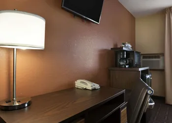Super 8 by Wyndham Mt. Vernon IL hotel thumbnail 5