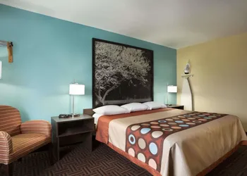 Super 8 by Wyndham Mt. Vernon IL hotel thumbnail 6