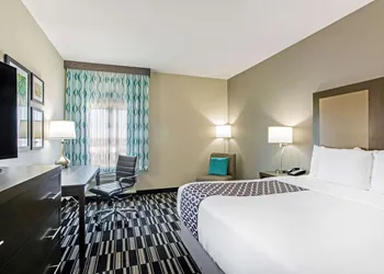 La Quinta Inn & Suites by Wyndham Sweetwater East hotel thumbnail 8