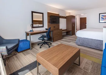 Holiday Inn Express & Suites Rice Lake by IHG hotel thumbnail 5