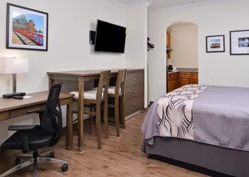 Crystal Inn & Suites IAH Humble hotel thumbnail 7