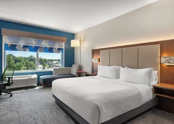 Holiday Inn Express Queensbury - Lake George Area by IHG hotel thumbnail 4