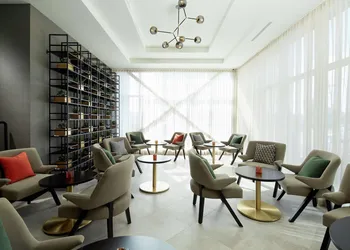 DoubleTree by Hilton Montreal Airport hotel thumbnail 2