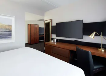 DoubleTree by Hilton Montreal Airport hotel thumbnail 5