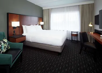 DoubleTree by Hilton Montreal Airport hotel thumbnail 6