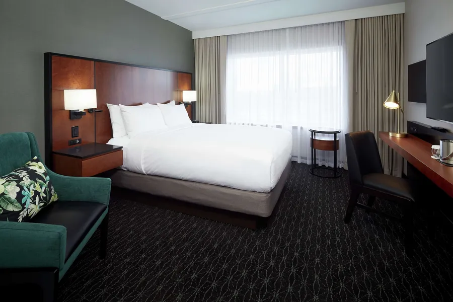 DoubleTree by Hilton Montreal Airport hotel detail image 6