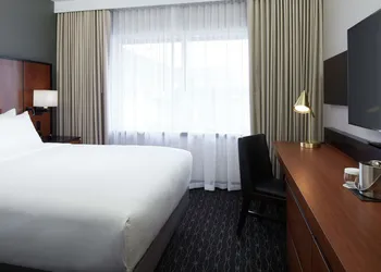 DoubleTree by Hilton Montreal Airport hotel thumbnail 7