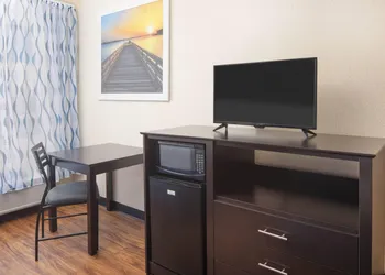 Days Inn by Wyndham Macon I-75 North hotel thumbnail 4
