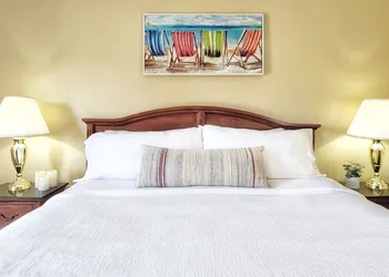 Four Seasons Island Resort hotel thumbnail 6