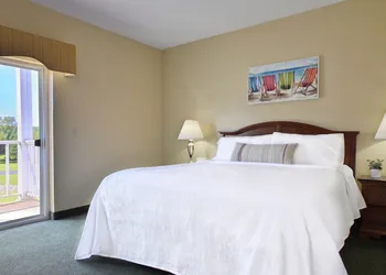 Four Seasons Island Resort hotel thumbnail 8
