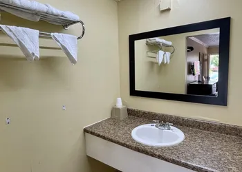 Economy Motel hotel thumbnail 7