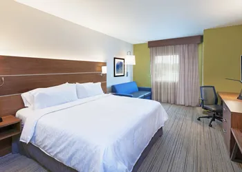 Holiday Inn Express & Suites Lenexa - Overland Park Area by IHG hotel thumbnail 3