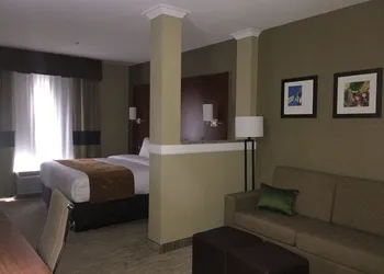 Comfort Suites University hotel thumbnail 5