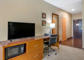 Comfort Suites University hotel thumbnail 6