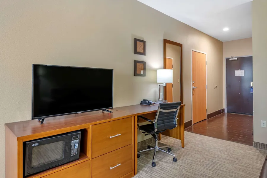 Comfort Suites University hotel detail image 6