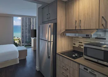 Residence Inn by Marriott Miami Sunny Isles Beach hotel thumbnail 6