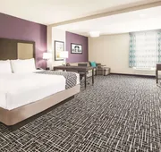 La Quinta Inn & Suites by Wyndham Dallas Plano - The Colony hotel detail image 5