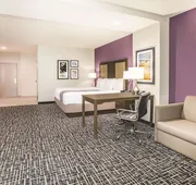 La Quinta Inn & Suites by Wyndham Dallas Plano - The Colony hotel detail image 7