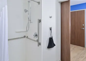 Holiday Inn Express & Suites Southgate - Detroit Area by IHG hotel thumbnail 8