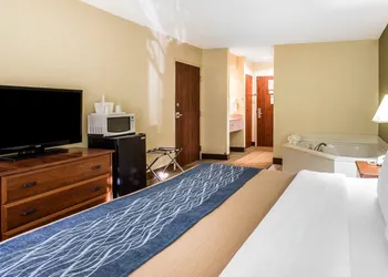 Quality Inn Darien - North Brunswick hotel thumbnail 5