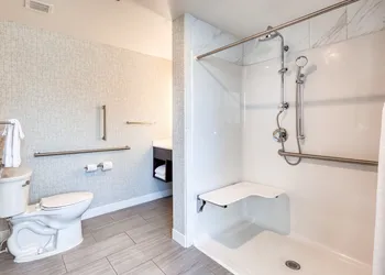 Holiday Inn Express Kansas City Downtown by IHG hotel thumbnail 7