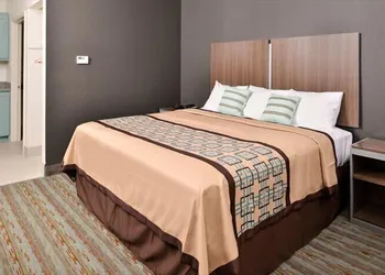 Scottish Inn & Suites hotel thumbnail 4