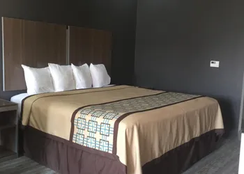 Scottish Inn & Suites hotel thumbnail 6