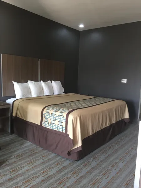 Scottish Inn & Suites hotel detail image 6
