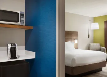 Holiday Inn Express & Suites McAllen - Medical Center Area by IHG hotel thumbnail 7