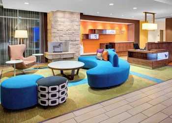 Fairfield Inn & Suites by Marriott Bakersfield North/Airport hotel thumbnail 2