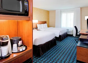Fairfield Inn & Suites by Marriott Bakersfield North/Airport hotel thumbnail 7