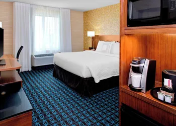 Fairfield Inn & Suites by Marriott Bakersfield North/Airport hotel thumbnail 8