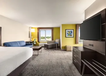 Holiday Inn Express & Suites Redding by IHG hotel thumbnail 7