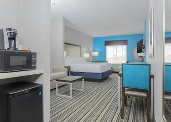 Holiday Inn Express & Suites Houston - Hobby Airport Area by IHG hotel thumbnail 5