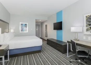 Holiday Inn Express & Suites Houston - Hobby Airport Area by IHG hotel thumbnail 7