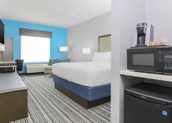 Holiday Inn Express & Suites Houston - Hobby Airport Area by IHG hotel thumbnail 8