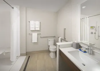 Holiday Inn Express and Suites North Brunswick by IHG hotel thumbnail 6