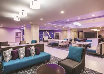 La Quinta Inn & Suites by Wyndham Dallas Northeast-Arboretum hotel thumbnail 3