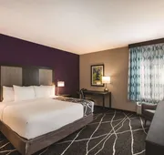 La Quinta Inn & Suites by Wyndham Dallas Northeast-Arboretum hotel detail image 4