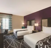 La Quinta Inn & Suites by Wyndham Dallas Northeast-Arboretum hotel detail image 5