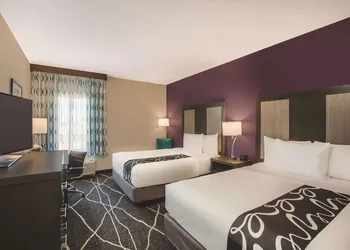 La Quinta Inn & Suites by Wyndham Dallas Northeast-Arboretum hotel thumbnail 5