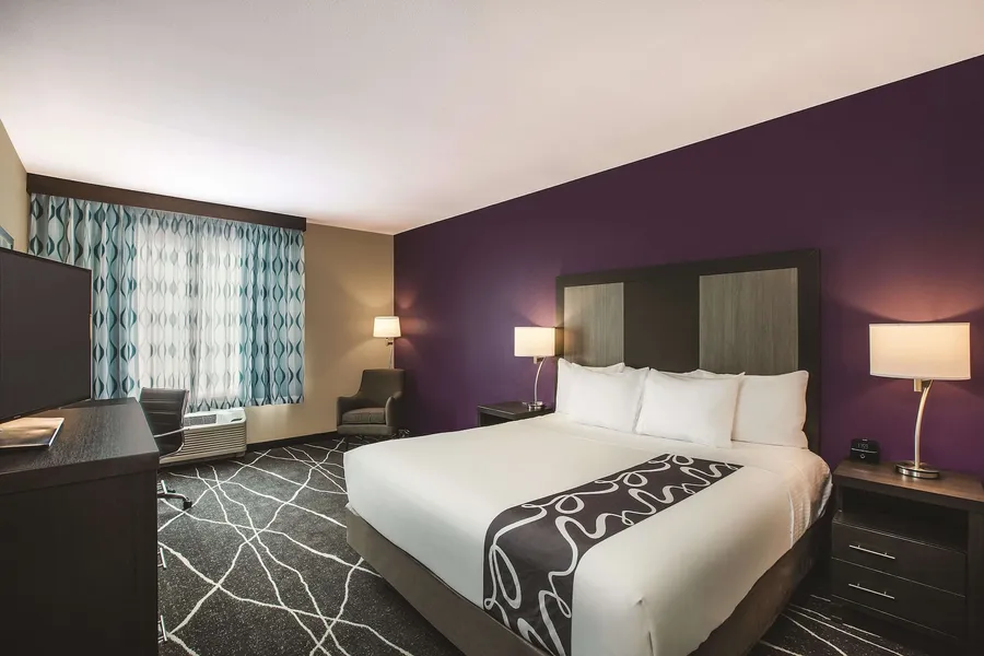 La Quinta Inn & Suites by Wyndham Dallas Northeast-Arboretum hotel detail image 6