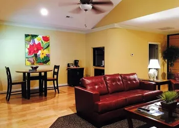 Southern Comfort Suites hotel thumbnail 5