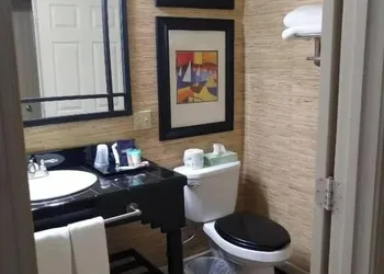 Southern Comfort Suites hotel thumbnail 8